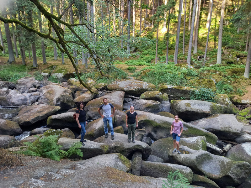 Mächtige Granitfelsen säumen das Waldnaabtal