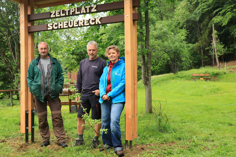 Freuen sich auf die ersten Camper in Scheuereck: Bärbel Sagmeister, Martin Kasberger (Mitte) und Alfred Pscheidl. 