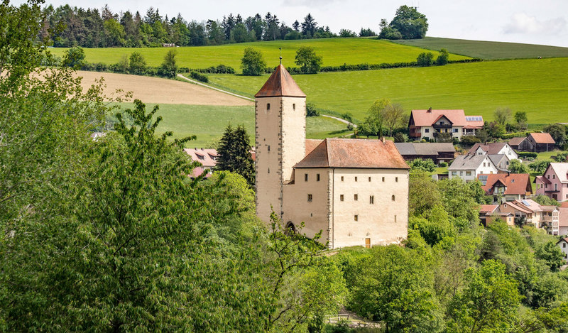 Die Burg Trausnitz liegt auf der Goldsteig-Etappe 6 im Pfreimdtal.