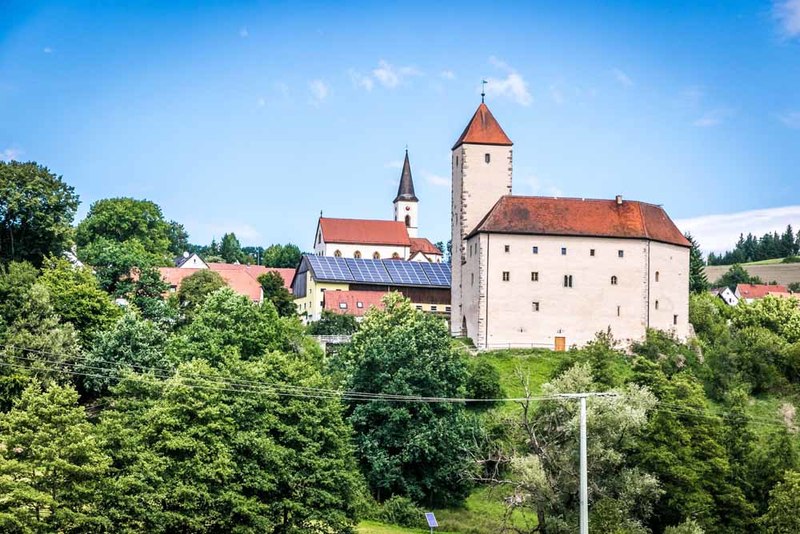Die Burg Trausnitz mit Blick auf das Pfreimdtal